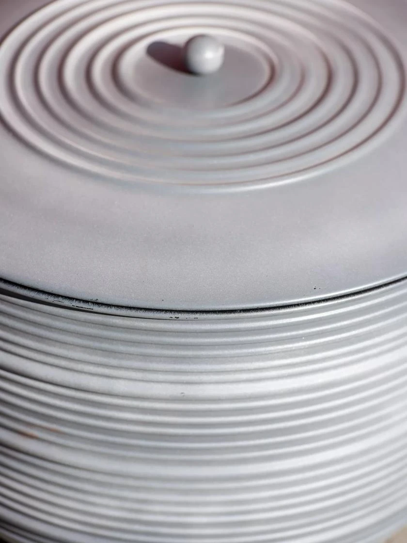 Ribbed Hose Pot With Lid 2 Ribbed Hose Pot With Lid - Image 2